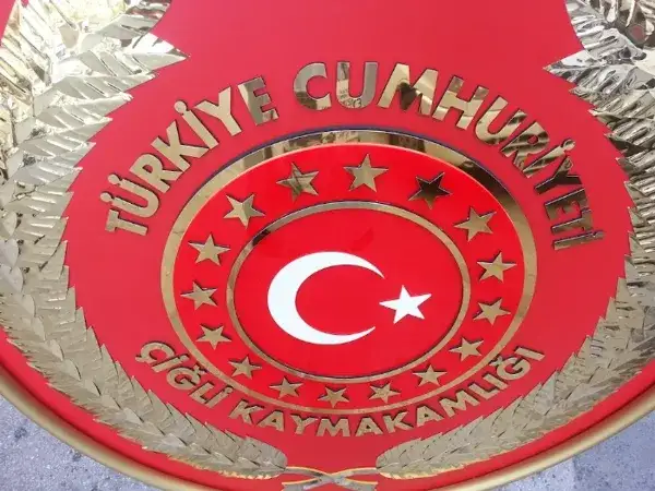 Çiğli Kaymakamlığı Metal Çelenk — Fotoğraf 4