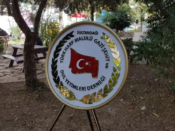 Türk Harp Malulü Gazi Şehit ve Dul Yetimleri Derneği Sultandağı Metal Çelengi — Fotoğraf 2