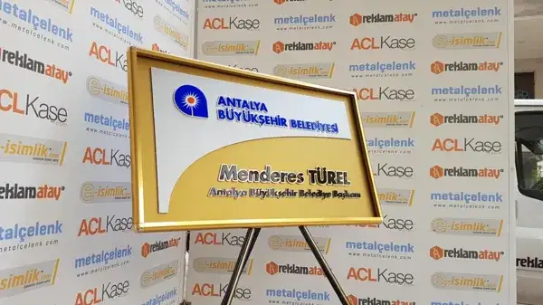 Antalya Büyükşehir Belediyesi Metal Çelenk — Fotoğraf 2