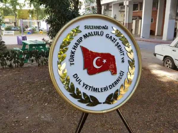 Türk Harp Malulü Gazi Şehit ve Dul Yetimleri Derneği Sultandağı Metal Çelengi — Fotoğraf 4