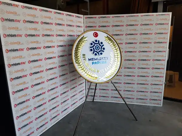 Memleket Partisi Beylikdüzü İlçe Başkanlığı Metal Çelengi — Fotoğraf 2