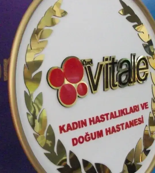 Vitale Kadın Doğum Metal Çelenk — Fotoğraf 3