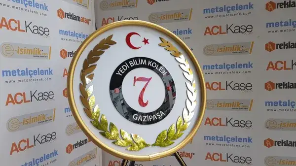Yedi Bilim Koleji – Metal Çelenk — Fotoğraf 2
