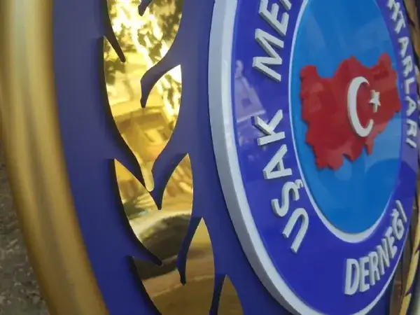 Uşak Merkez Köy Muhtarları Derneği Metal Çelenk — Fotoğraf 3