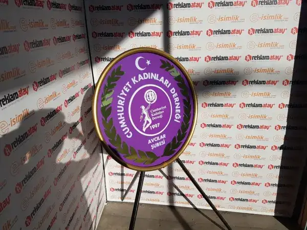 Cumhuriyet Kadınları Derneği Metal Çelenk — Fotoğraf 2