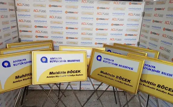 Antalya Büyükşehir Belediyesi Metal Çelenk — Fotoğraf 2