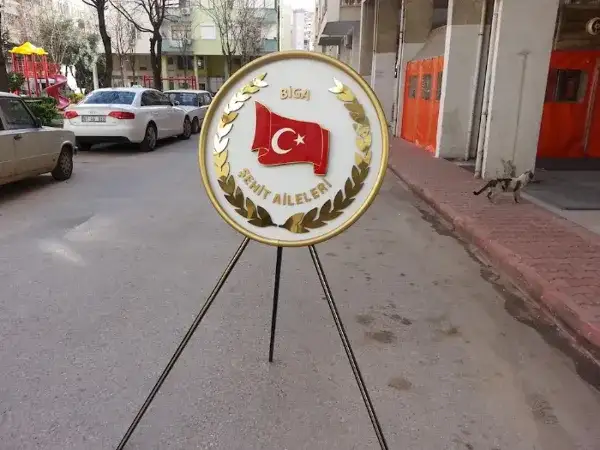 Biga Şehit Aileleri Metal Çelengi
