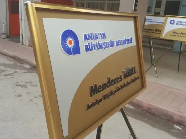 Belediye Başkan Çelengi Menderes Türel — Fotoğraf 2