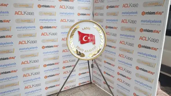 Ladik Şehit Aileleri Derneği 70 cm Ekonomik Metal Çelenk — Fotoğraf 2