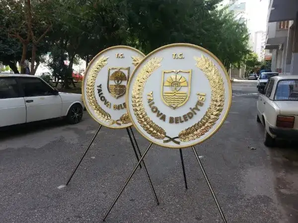 Yalova Belediyesi Metal Çelenk — Fotoğraf 2