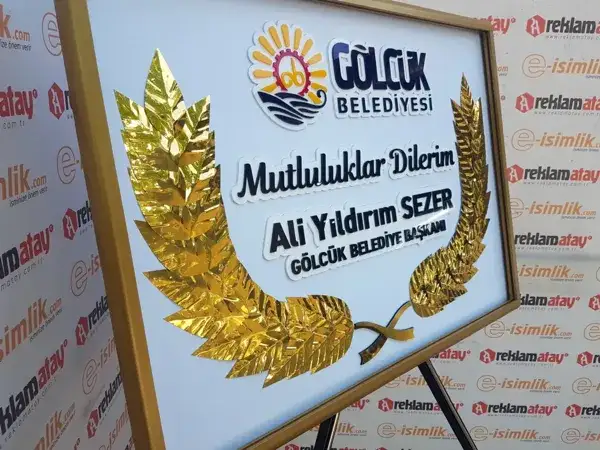 Gölcük Belediye Başkanı Metal Çelenk