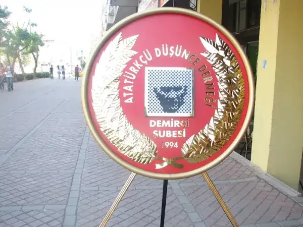 Atatürkçü Düşünce Derneği Çelengi Demirci — Fotoğraf 3