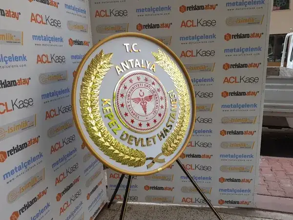 Antalya Kepez Devlet Hastanesi Metal Çelenk — Fotoğraf 3