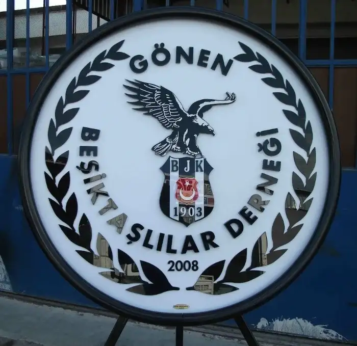 Beşiktaşlılar Derneği Gönen Metal Çelengi