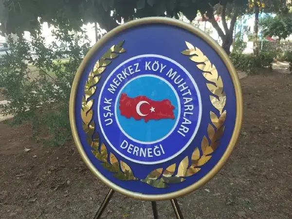 Uşak Merkez Köy Muhtarları Derneği Metal Çelenk — Fotoğraf 2