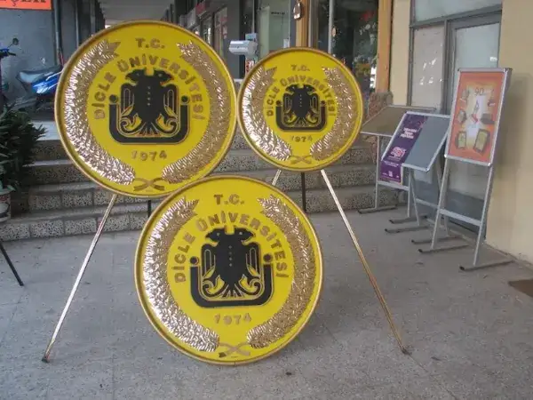 Dicle Üniversitesi Metal Çelenk