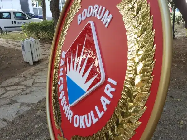 Bahçeşehir Okulları Bodrum Metal Çelenk — Fotoğraf 4