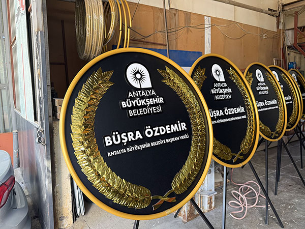 Antalya Büyükşehir Belediyesi Büşra Özdemir Metal Çelenk