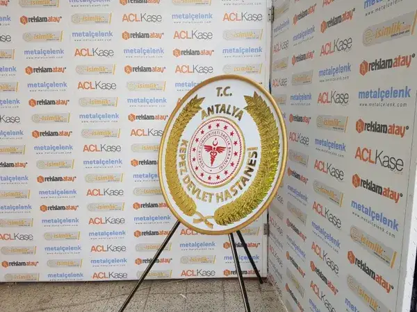 Antalya Kepez Devlet Hastanesi Metal Çelenk — Fotoğraf 2
