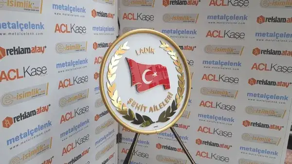 Ladik Şehit Aileleri Derneği 70 cm Ekonomik Metal Çelenk — Fotoğraf 3