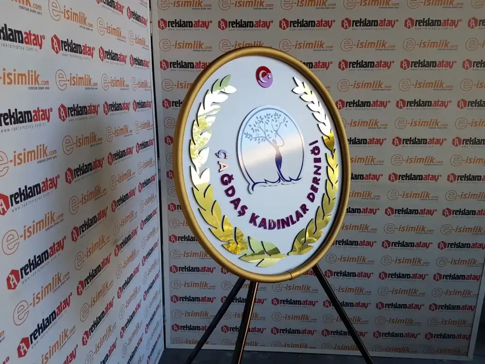 Çağdaş Kadınlar Derneği, Metal Çelenk