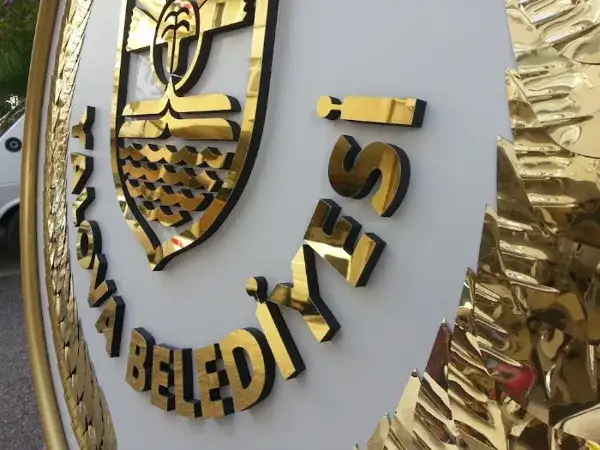 Yalova Belediyesi Metal Çelenk — Fotoğraf 4