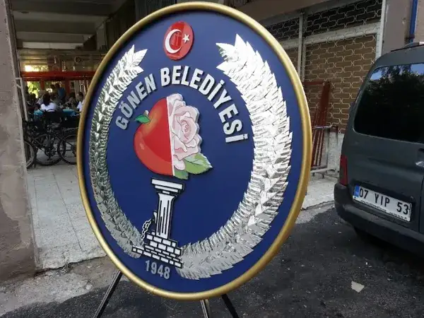 Gönen Belediyesi Metal Çelenk — Fotoğraf 3