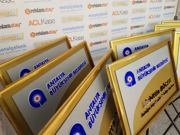 Antalya Büyükşehir Belediyesi Metal Çelenk — Fotoğraf 3