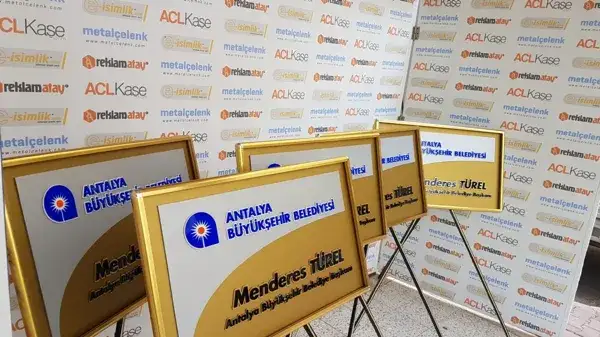 Antalya Büyükşehir Belediyesi Metal Çelenk — Fotoğraf 7