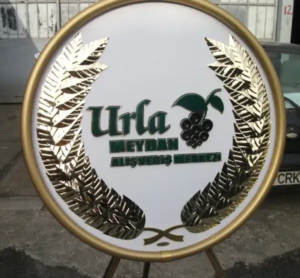 Urla Meydan Alışveriş Merkezi Metal Çelenk