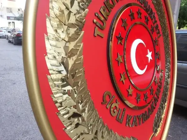Çiğli Kaymakamlığı Metal Çelenk — Fotoğraf 3
