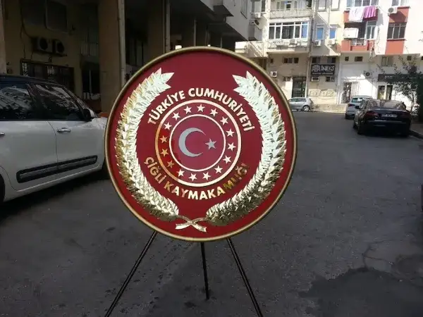 Çiğli Kaymakamlığı Metal Çelenk — Fotoğraf 2