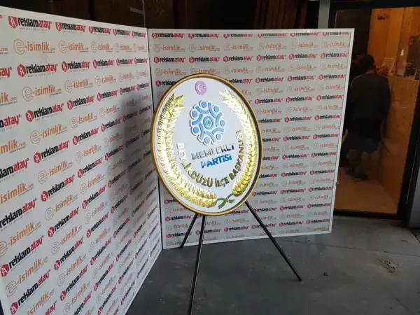 Memleket Partisi Beylikdüzü İlçe Başkanlığı Metal Çelengi — Fotoğraf 3