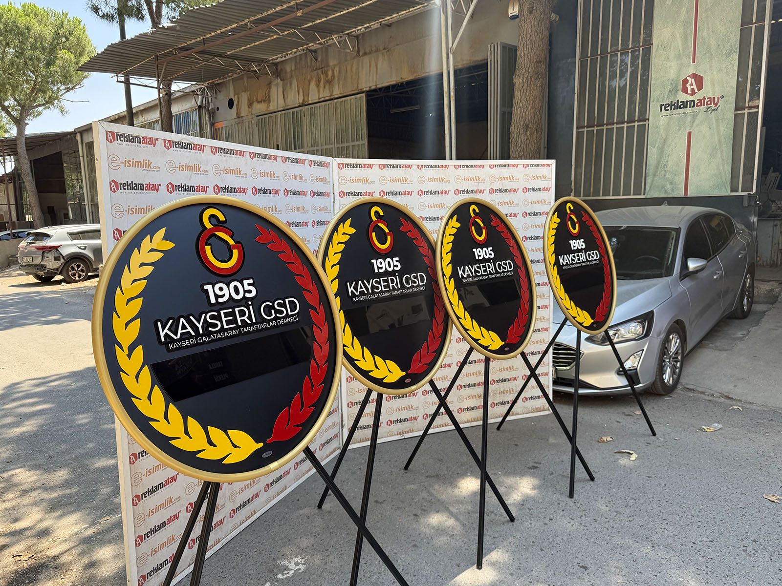 Kayseri Galatasaray Taraftarlar Derneği Metal Çelenk — Fotoğraf 2